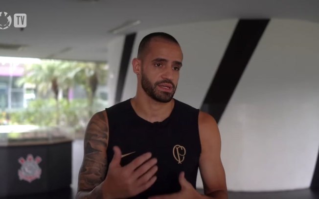 Renato Augusto diz que experiência o faz aproveitar mais o jogo