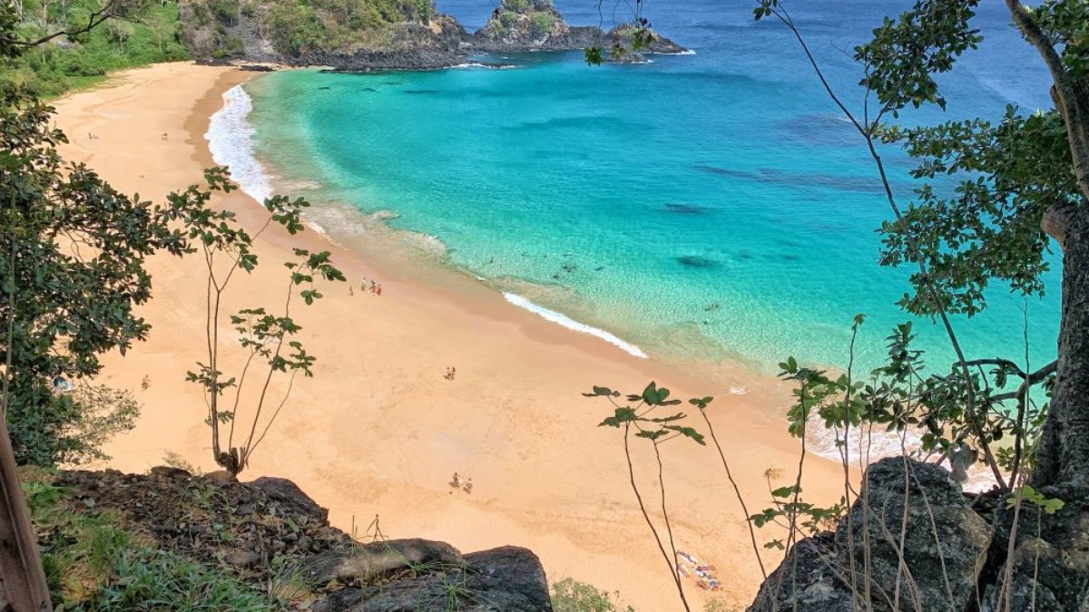  Praia do Sancho, em Fernando de Noronha