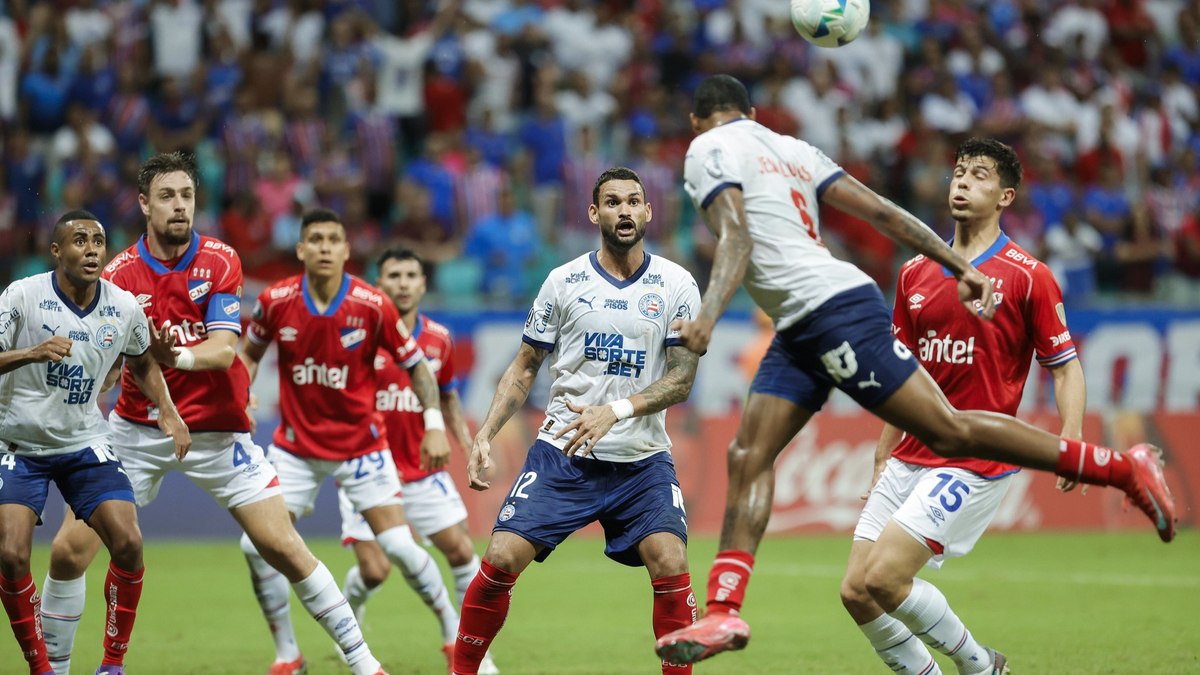 Bahia leva virada do Nacional na Fonte Nova pela Libertadores