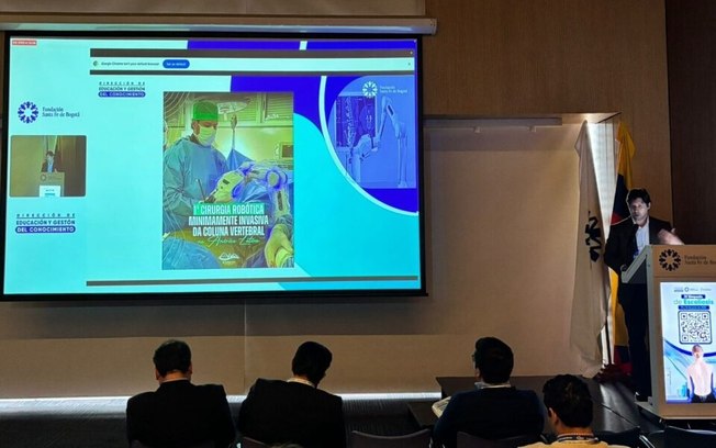 Médico brasiliense realiza palestra sobre cirurgia robótica em simpósio internacional na Colômbia Médico brasiliense realiza palestra sobre cirurgia robótica em simpósio internacional na Colômbia