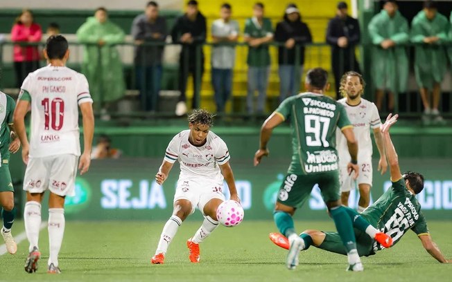 Técnico do Fluminense reconheceu mau desempenho na noite deste sábado (24) em Chapecó (SC)