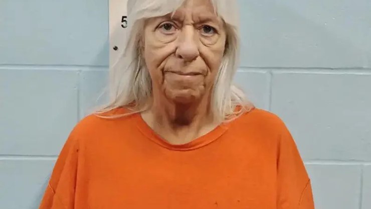 Mãe adotiva troca
adolescente por macaco, mas escapa da prisão