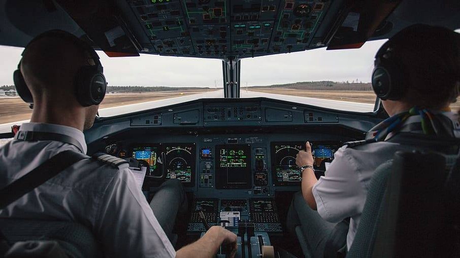 Cabine de um avião Cabine de um avião