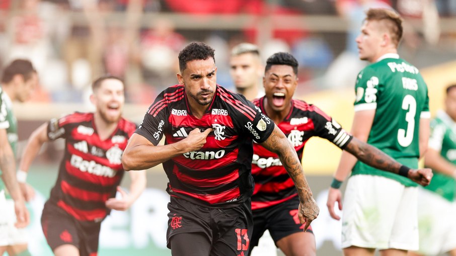 Danilo foi o herói do título do Flamengo sobre o Palmeiras na Libertadores