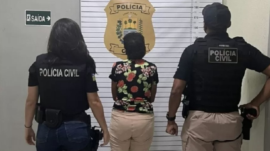 Tanto o veneno quanto uma sacola com cajus foram apreendidos e enviados para análise no Instituto de Criminalística