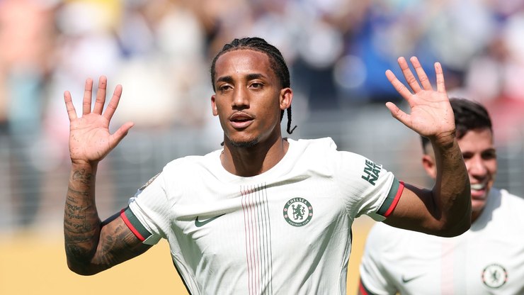 Gesto%20de%20brasileiro%20gera%20cr%C3%ADticas%20em%20jogo%20do%20Fluminense