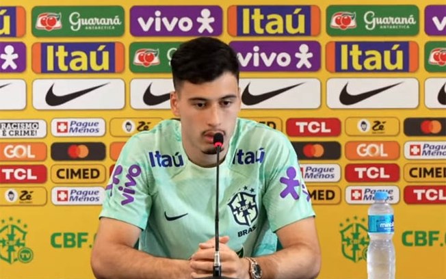 Martinelli prega que jogadores têm responsabilidade de melhorar a situação do Brasil Martinelli prega que jogadores têm responsabilidade de melhorar a situação do Brasil