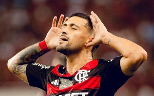 Arrascaeta decide, Flamengo vence o Bahia e dorme na liderança