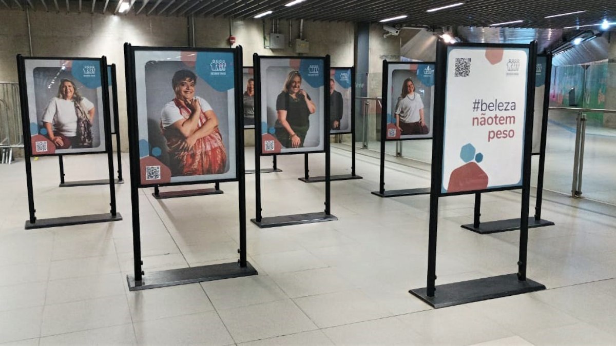 Exposição 'Beleza Não Tem Peso' segue até dia 30 no metrô de São Paulo