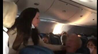 Mulher é presa após confusão por máscara em avião nos EUA