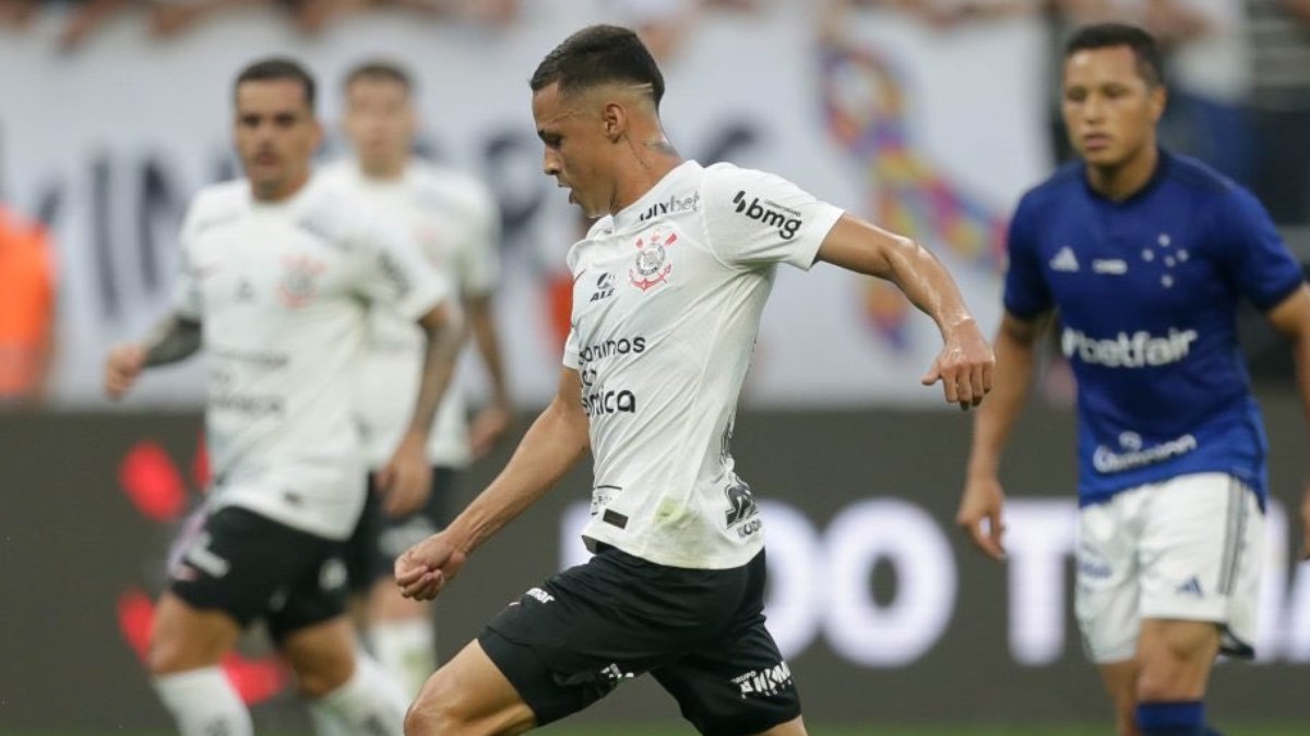 Corinthians e Cruzeiro se enfrentam neste sábado