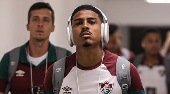 Fluminense afasta John Kennedy e outros 3 jogadores