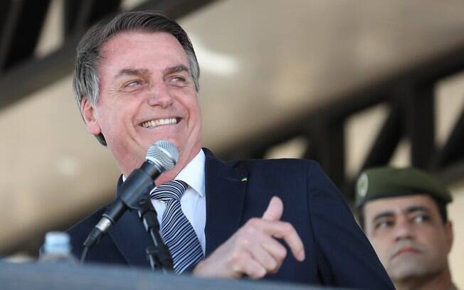 Bolsonaro lançou desafio a governadores, prometendo zerar imposto sobre combustíveis