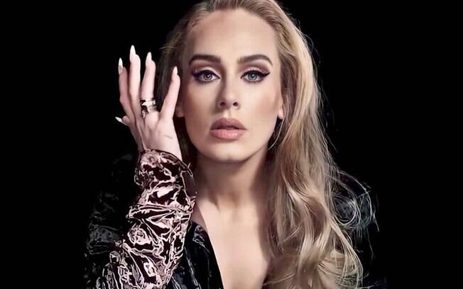 Adele permanece pela terceira semana seguida no topo da Billboard