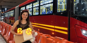 Mulher se casa com ônibus na Colômbia; veja fotos da cerimônia