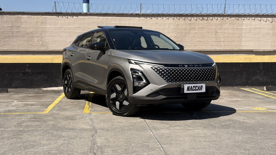 Omoda 5 Prestige combina motorização híbrida e visual marcante na dianteira.