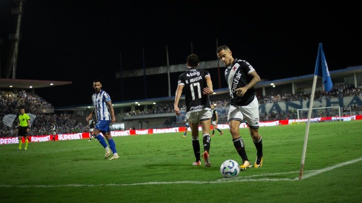 Sob%20press%C3%A3o%2C%20Vasco%20encara%20obriga%C3%A7%C3%A3o%20de%20vencer%20o%20CSA