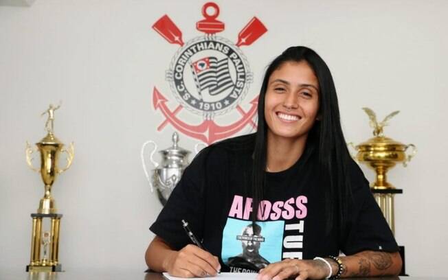 Corinthians acerta primeira contratação para o time feminino em 2022