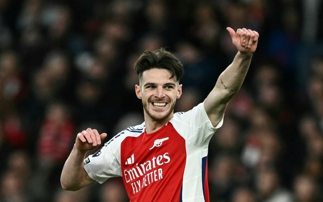 O meia inglês do Arsenal, Declan Rice, durante a partida da Premier League contra o Crystal Palace no Emirates Stadium, em Londres, em 23 de abril de 2025. O meia inglês do Arsenal, Declan Rice, durante a partida da Premier League contra o Crystal Palace no Emirates Stadium, em Londres, em 23 de abril de 2025.
