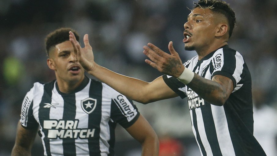 Tiquinho sai do banco para 'salvar' o Botafogo
