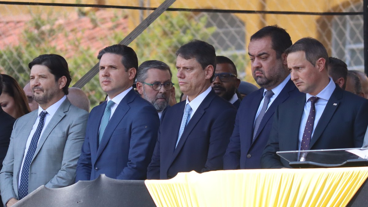 Autoridades presentes na cerimônia Autoridades presentes na cerimônia