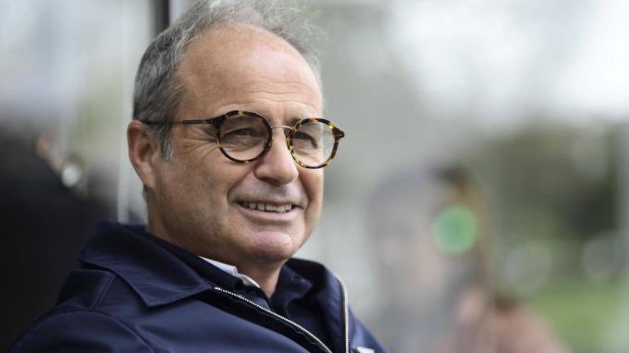 Dirigente do PSG, Luís Campos entrou em atrito com Neymar