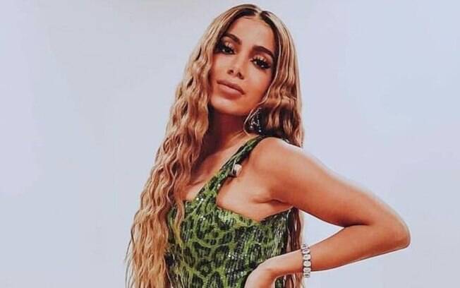 Anitta diz que “trata igual brinquedinho” homens desonestos com romance