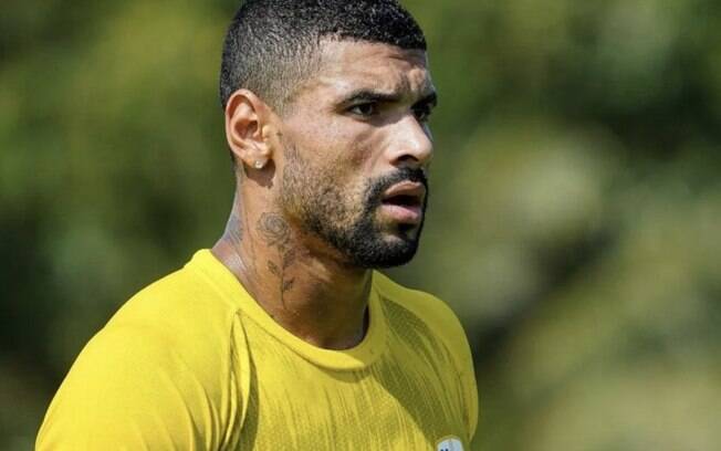Renan Alves assina com time da Indonésia e vai ter a companhia de Rafael Silva, ex-Vasco e Cruzeiro