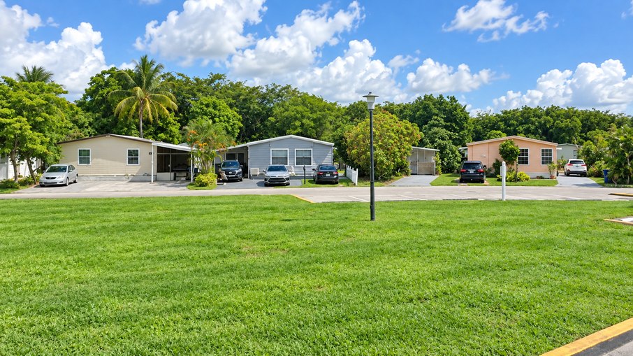 Comunidade Royal Country Mobile Homes, em Miami, nos Estados Unidos Comunidade Royal Country Mobile Homes, em Miami, nos Estados Unidos
