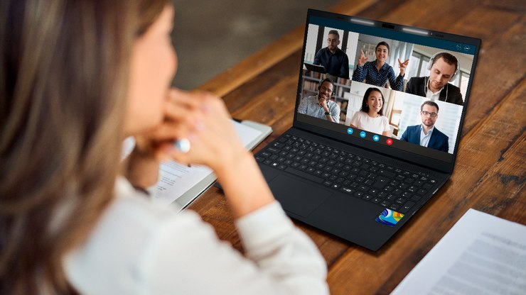 Notebook da Positivo inova o mercado com IA e minitela interativa