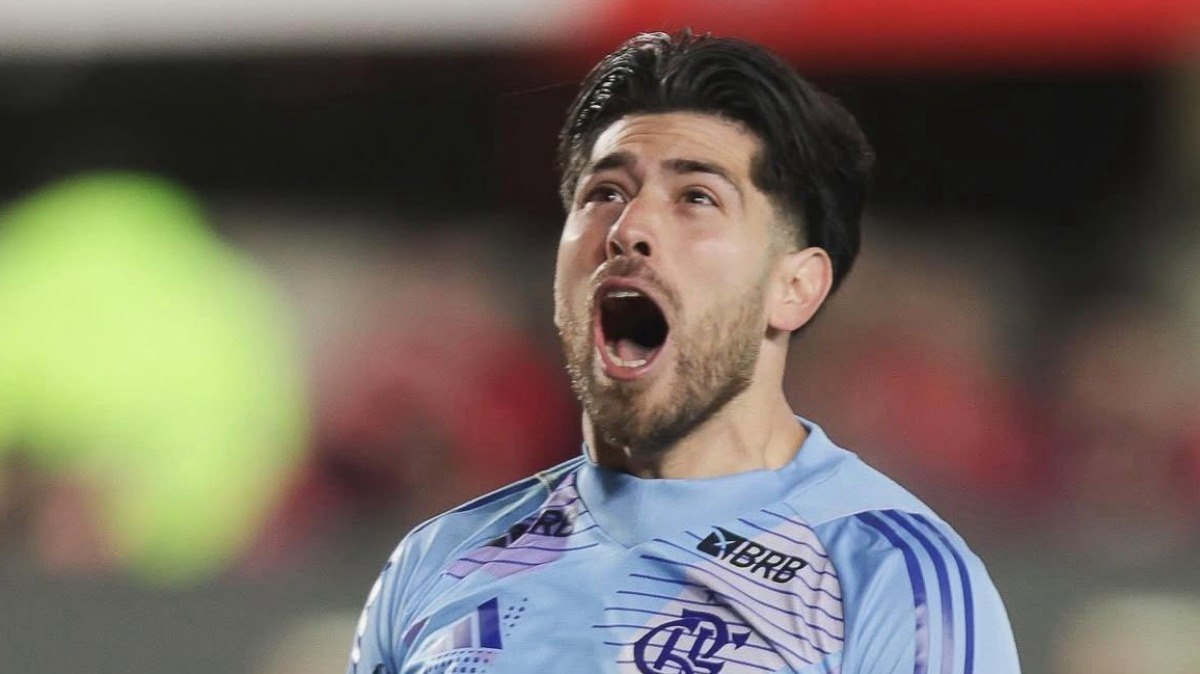 Rossi supera desconfiança para carregar Flamengo até a final