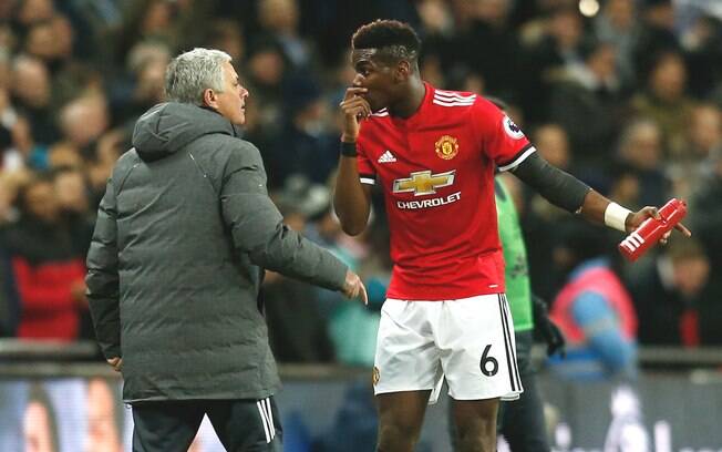 José Mourinho e Paul Pogba têm uma relação conturbada no Manchester United