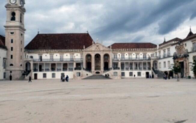 Universidade de Coimbra, em Portugal, possui 500 alunos que entraram na instituição por meio do Enem
