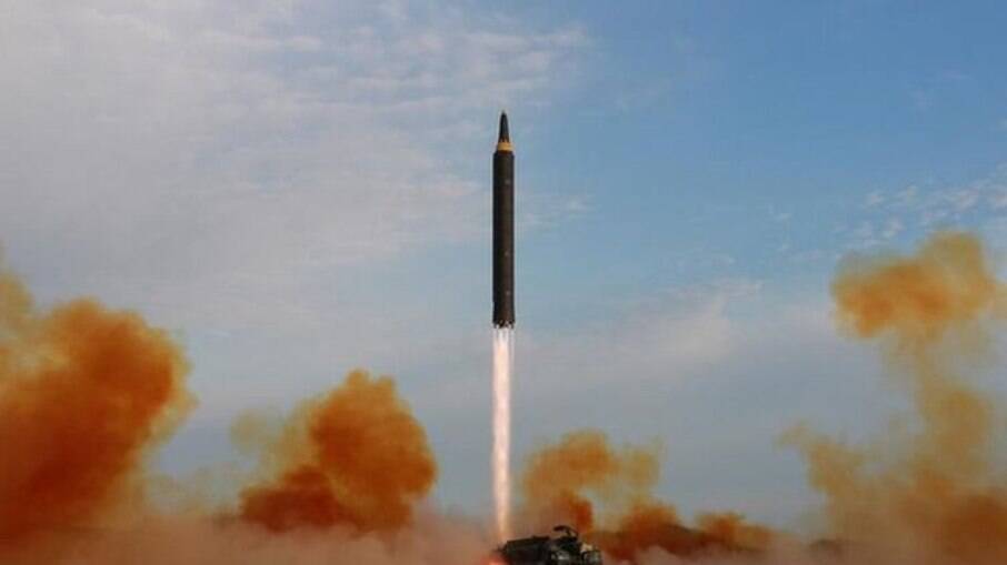 Após polêmica, Coreia do Norte confirma teste de míssil submarino
