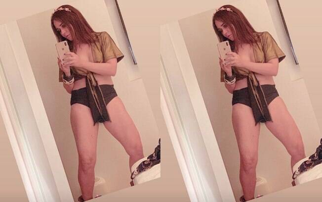 Alessandra Negrini posou de topless nas redes sociais