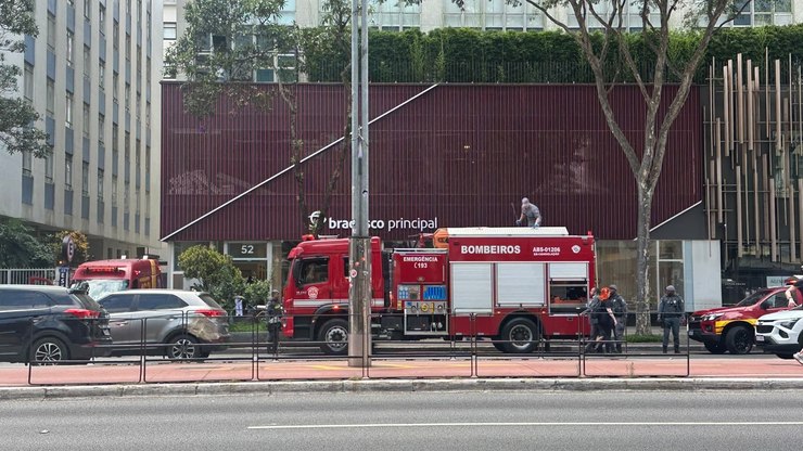 Internauta filma passageiro ameaçando motorista 