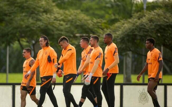 Com seis atletas da base, Corinthians se reapresenta e inicia preparação para duelo contra o Deportivo Cali Com seis atletas da base, Corinthians se reapresenta e inicia preparação para duelo contra o Deportivo Cali