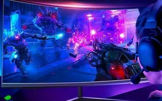 Monitor gamer curvo de 24" aparece por R$ 614 hoje; veja
