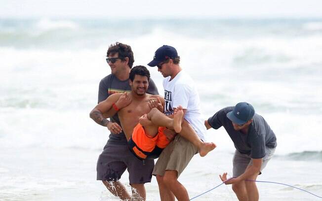 Ítalo Ferreira se machuca em Duranbah Beach, durante treino para o mundial de surfe 