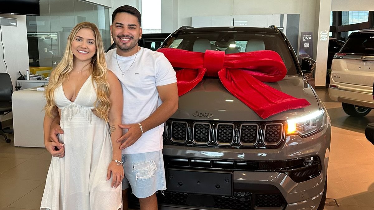 Casal Ítalo Flexione e Lígia Laiany  conquista a primeira BMW após largar venda de quentinhas