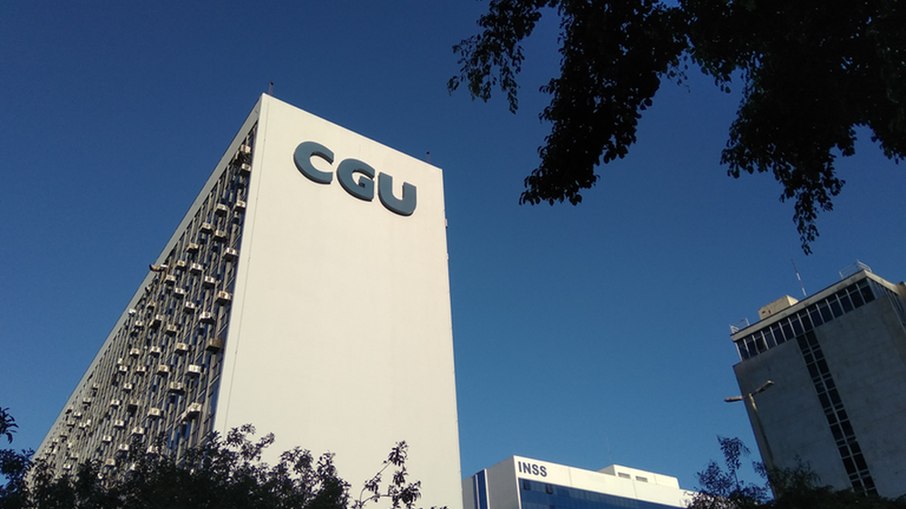 CGU aponta uso impróprio de auxílios no governo Bolsonaro; entenda