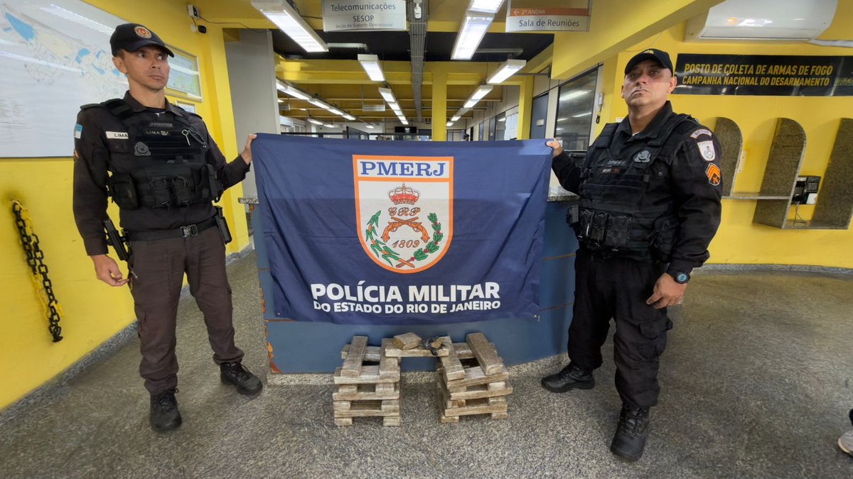 Duas mulheres foram presas na Tijuca com 29 tabletes de drogas após desembarcarem de uma viagem interestadual vinda de São Paulo) Duas mulheres foram presas na Tijuca com 29 tabletes de drogas após desembarcarem de uma viagem interestadual vinda de São Paulo)