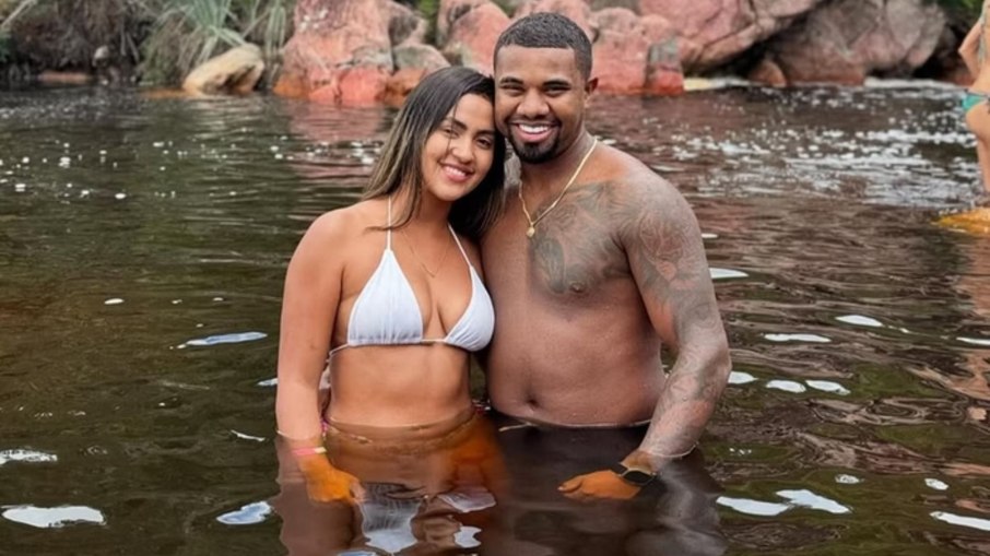Davi Brito e Adriana Paula em foto nas redes sociais Davi Brito e Adriana Paula em foto nas redes sociais