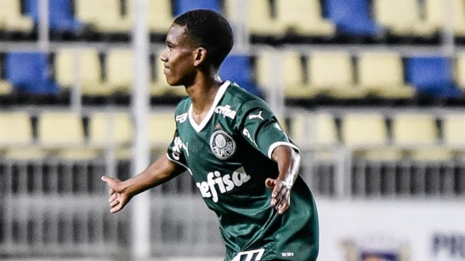 Estevão é uma das joias da base do Palmeiras