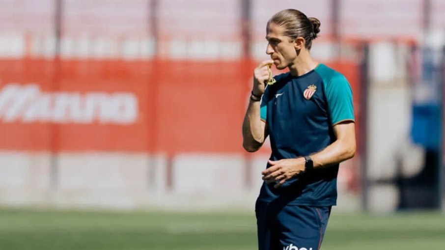 Filipe Luís faz apelo, mas vê xodó se aproximar de gigante inglês