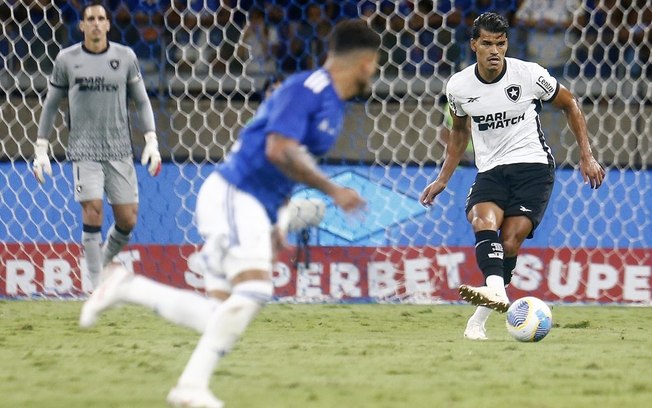 Danilo Barbosa lamenta falta de eficiência do Botafogo no ataque