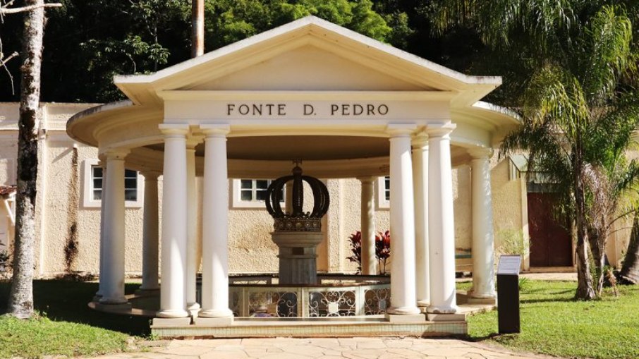 Fonte Dom Pedro no Parque das Águas de Caxambu (MG) Fonte Dom Pedro no Parque das Águas de Caxambu (MG)