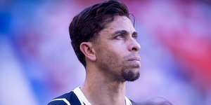 Zagueiro do Corinthians chora e detona diretoria após derrota