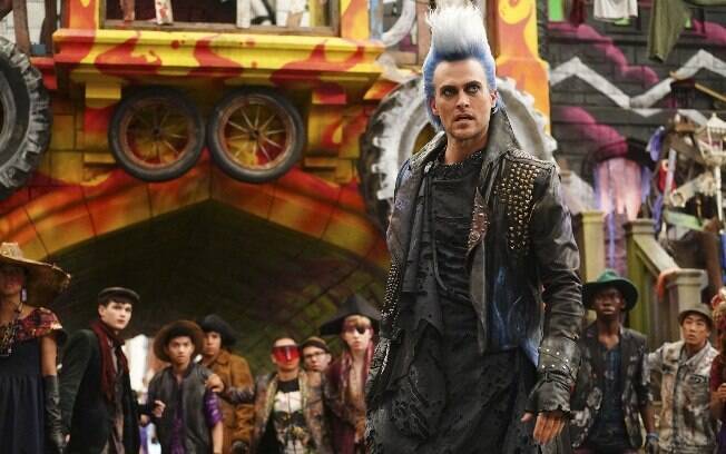 Um dos novos personagens do filme é o vilão Hades (Cheyenne Jackson)