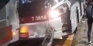Ônibus desgovernado invade terminal e atropela pessoas em SP